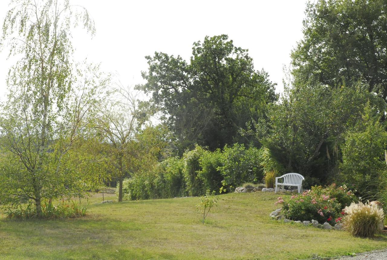 Ferienwohnung Au Pajot Ambax Exterior foto